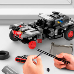 Audi RS Q e-tron építőkészlet 376 darabból áll