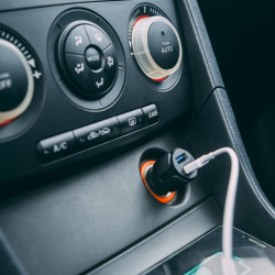 Autó szivargyújtó adapter -2xUSB-fekete